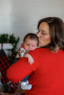 newborn photo poses with mom
