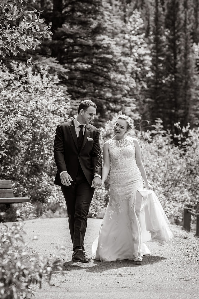 Outdoor wedding photos in Canmore