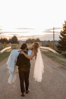 outdoor wedding photos at sunset