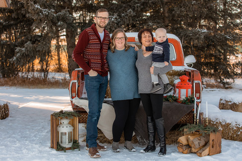 family photos outside in the winter for Christmas Minis in Calgary