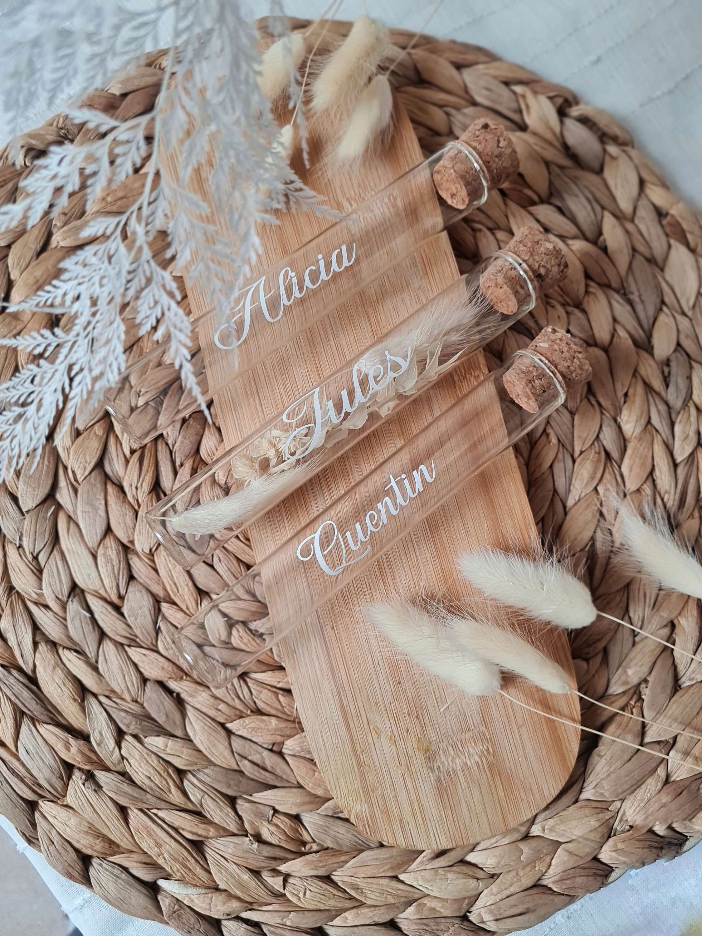 Fiole de fleurs séchées