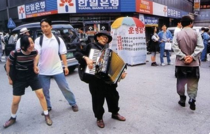 냉면을 완성하는 것은 당신의 손이다 — 회냉면을 가장 맛있게 먹는 법