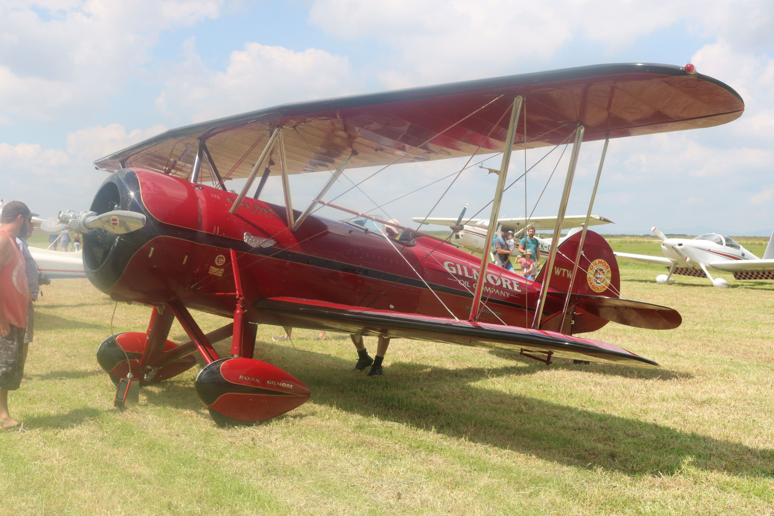 Wings and Wheels Thames Aircraft and Vehicle Display