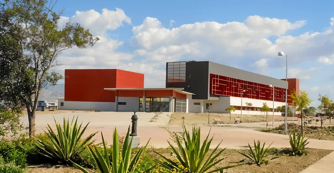 View of the University of Almería building, home to the BBAM program, highlighting its modern architecture and academic environment
