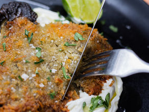 Berenjena apanada con Labneh