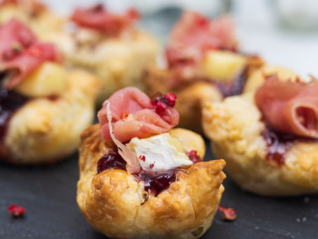 Pasabocas de Brie y prosciutto