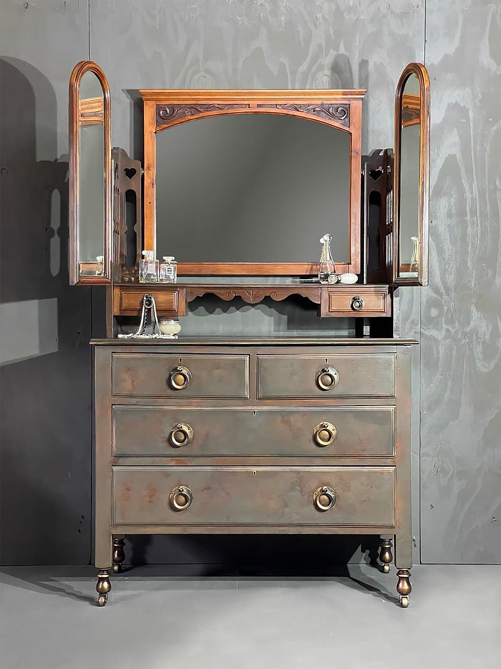 Thumbnail: Three Mirror Dressing Table - 2108