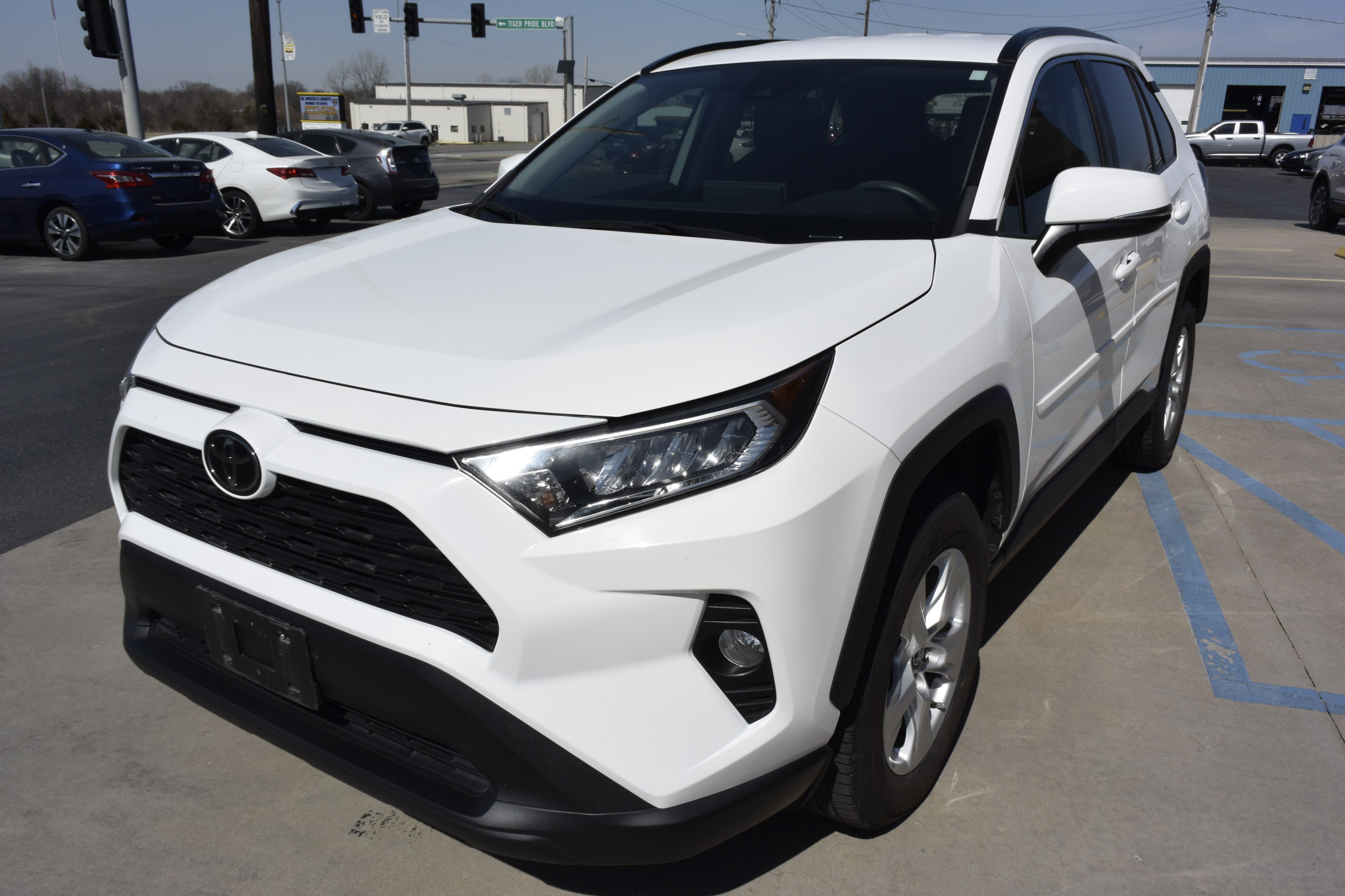 2020 Toyota RAV4 XLE's photo