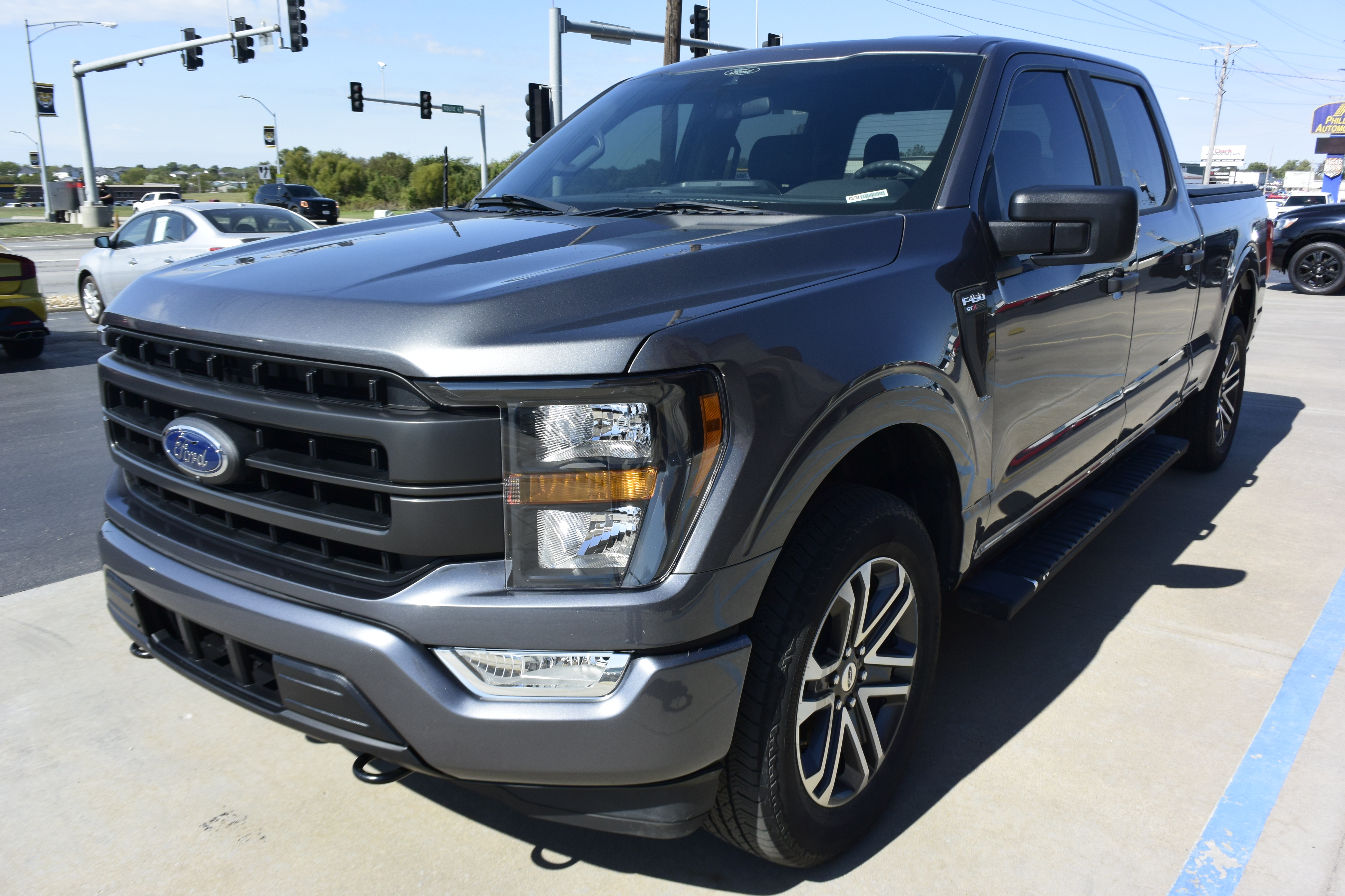 2021 Ford F-150 XL's photo