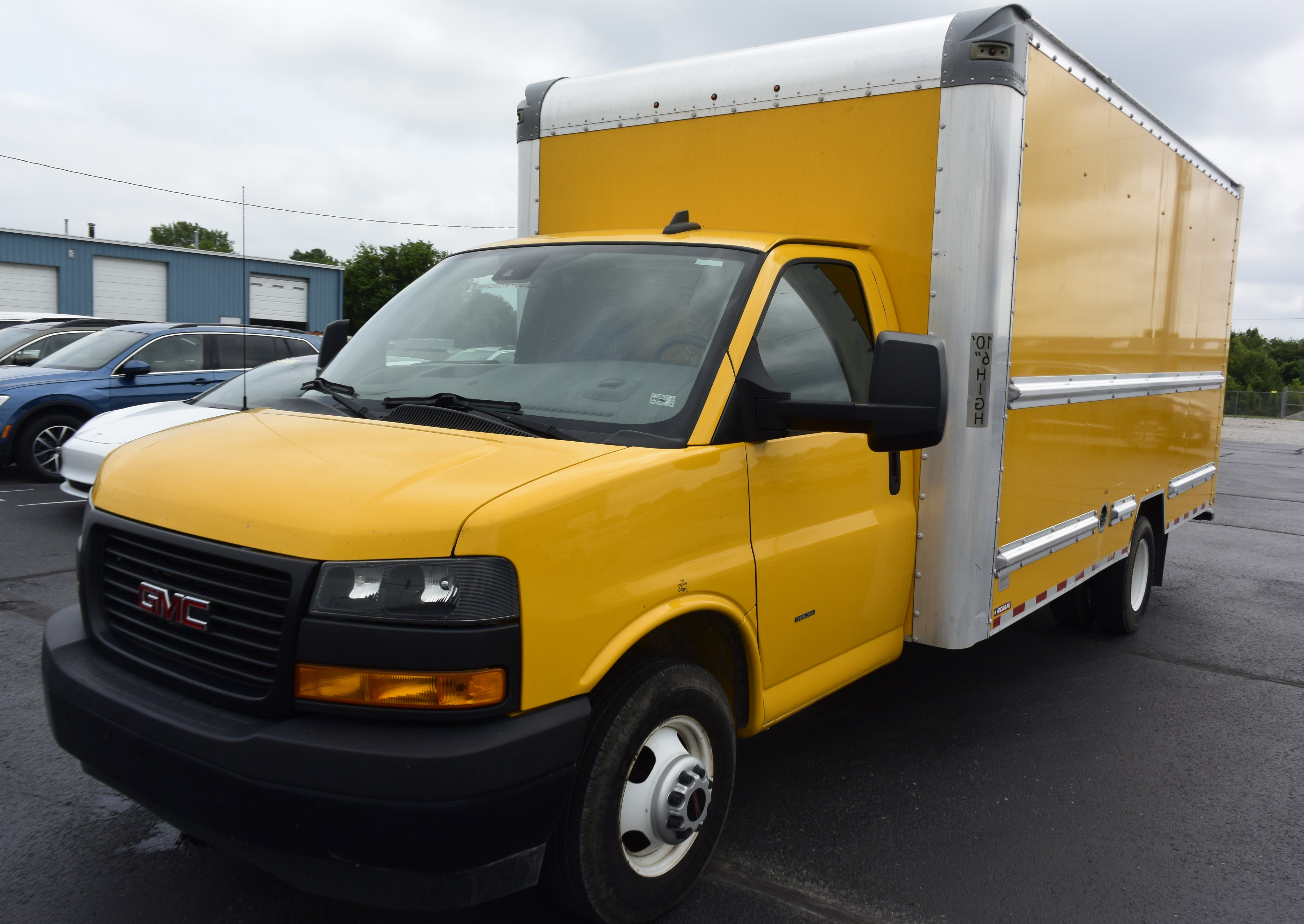 2021 GMC Savana Cutaway Work Van's photo
