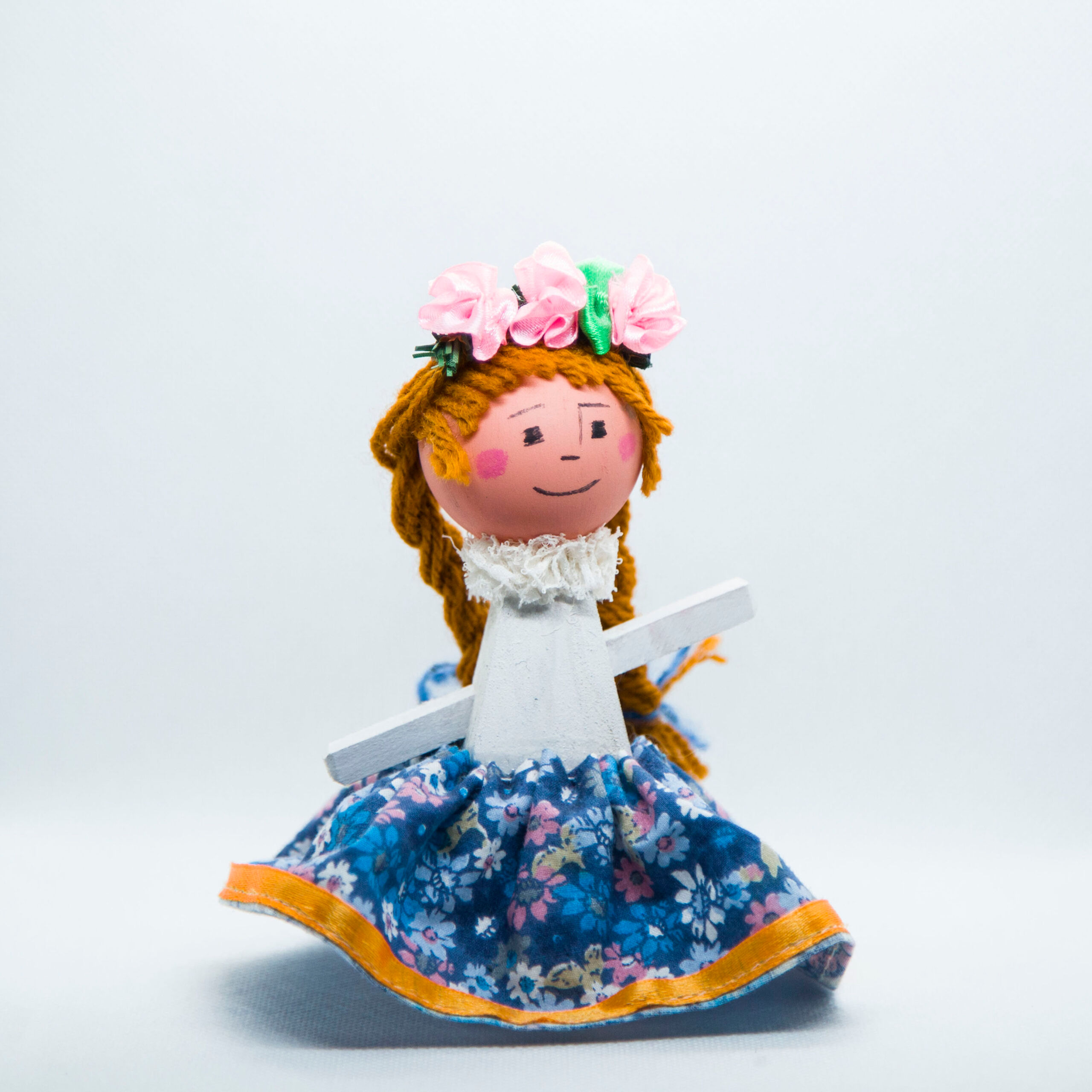 Mała lalka teatralna "ruda dziewczynka w wianku i niebieskiej sukience"