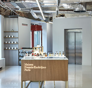 Epoxidboden – Ladeneinrichtung – Ausstellungsraum