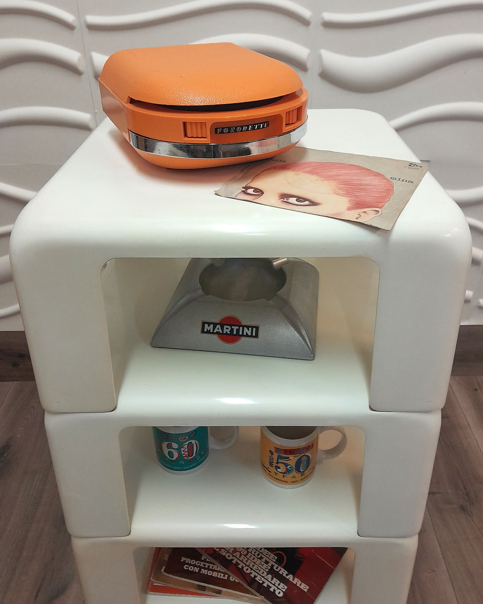 Miniatura: Set di tavolini impilabili "4 GATTI" design Mario Bellini per C&B, 1967