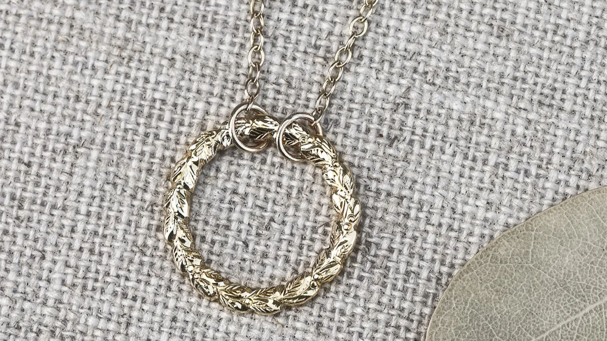 *9ct Yellow Gold Laurel Leaf Carved Wreath Necklace