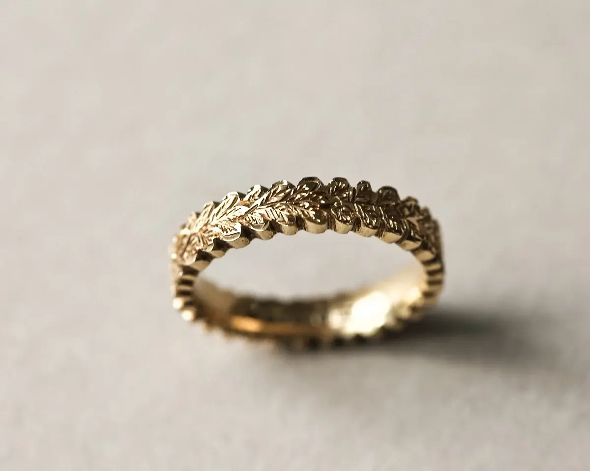 *18ct Yellow Gold 4mm Oak Leaf Carved Ring