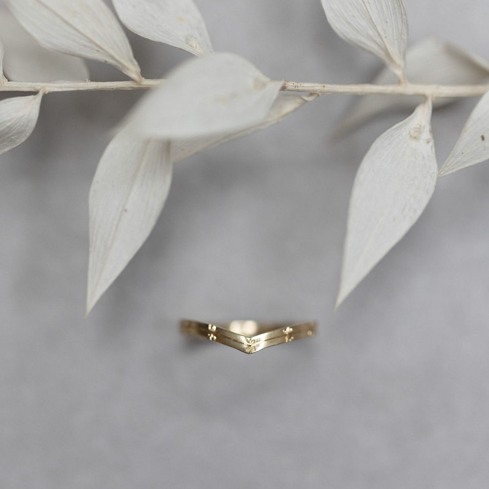 *18ct Gold 2mm Cleavers Engraved Wishbone Ring