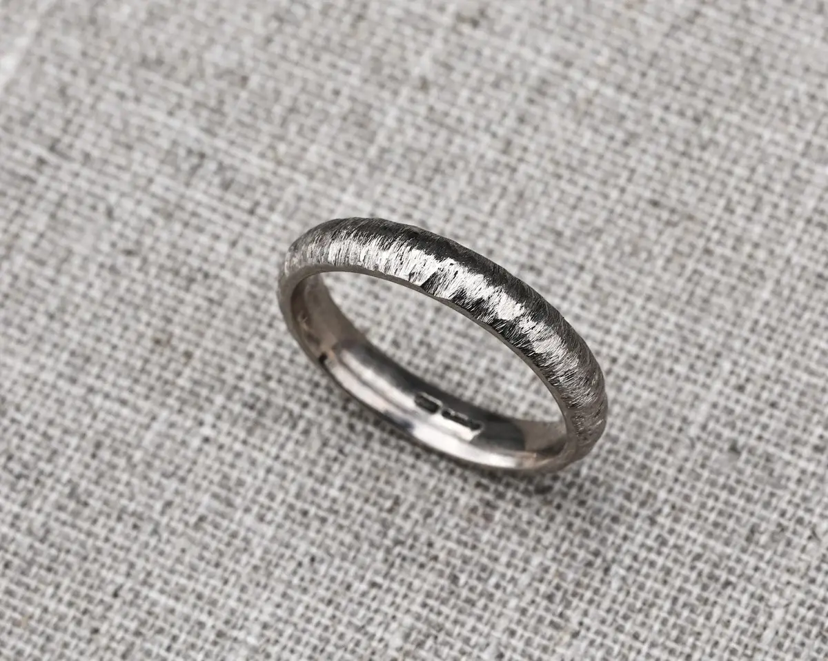 *18ct White Gold 4mm Horn Texture Ring