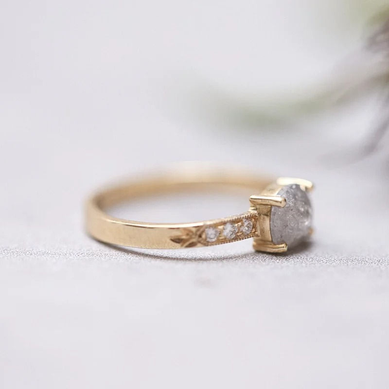 Thumbnail: 18ct Gold Pale Grey Oval Rose-Cut Diamond Ring (IOW120)