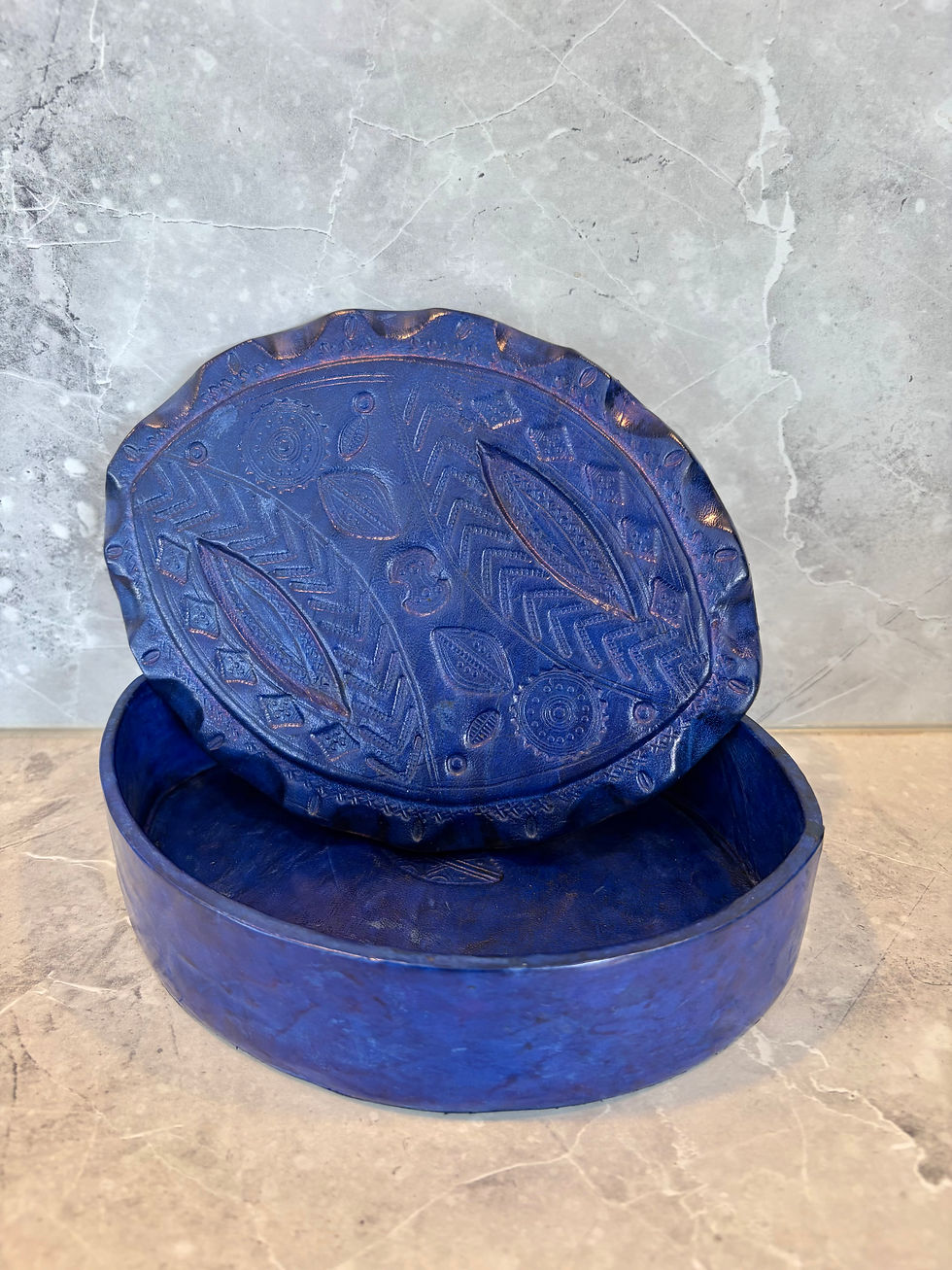Thumbnail: "Joseph" - Grote ovalen lederen opbergpot - Blauw