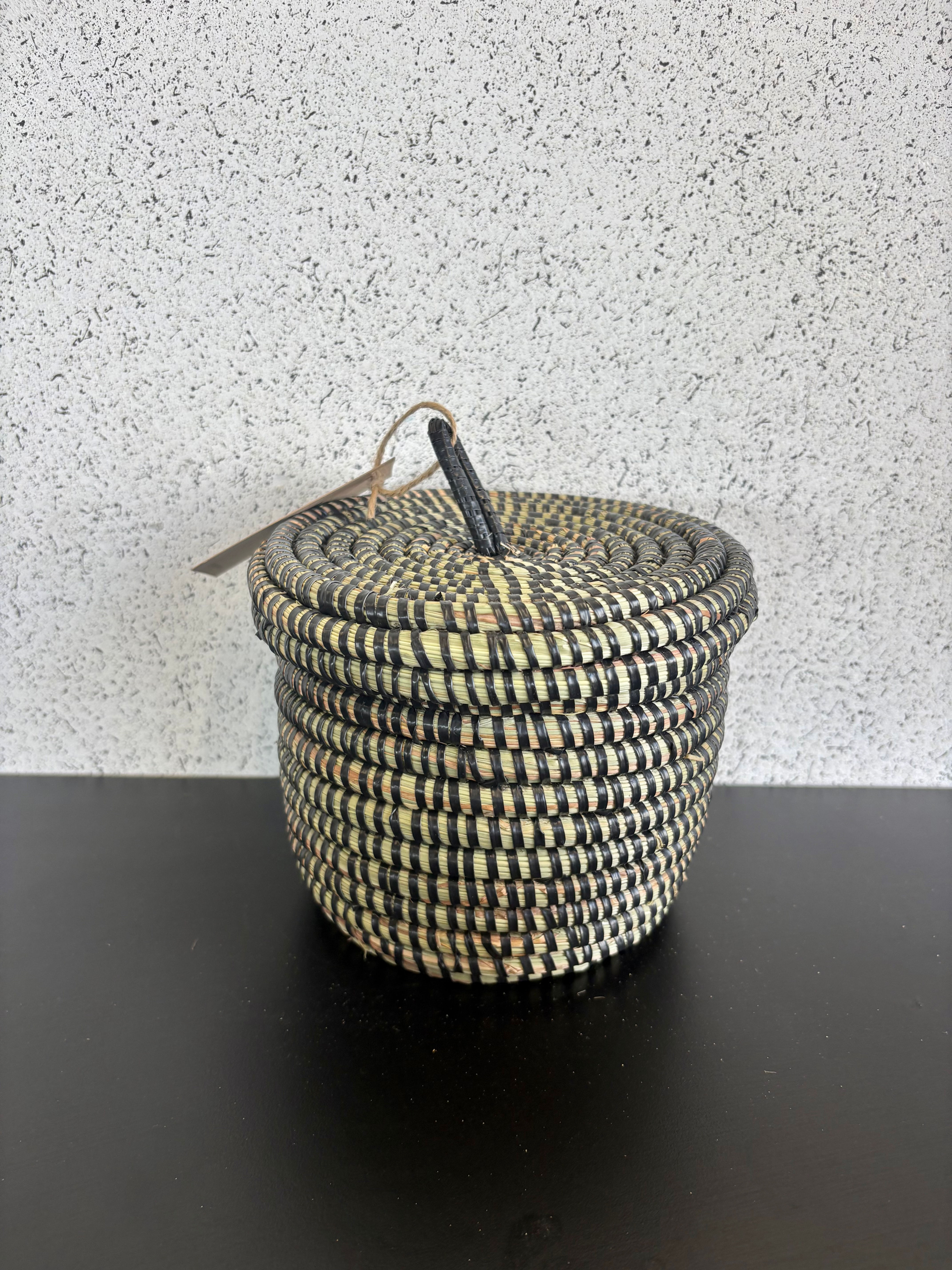 "Coumba"- Kleine mand met plat deksel - Zwart