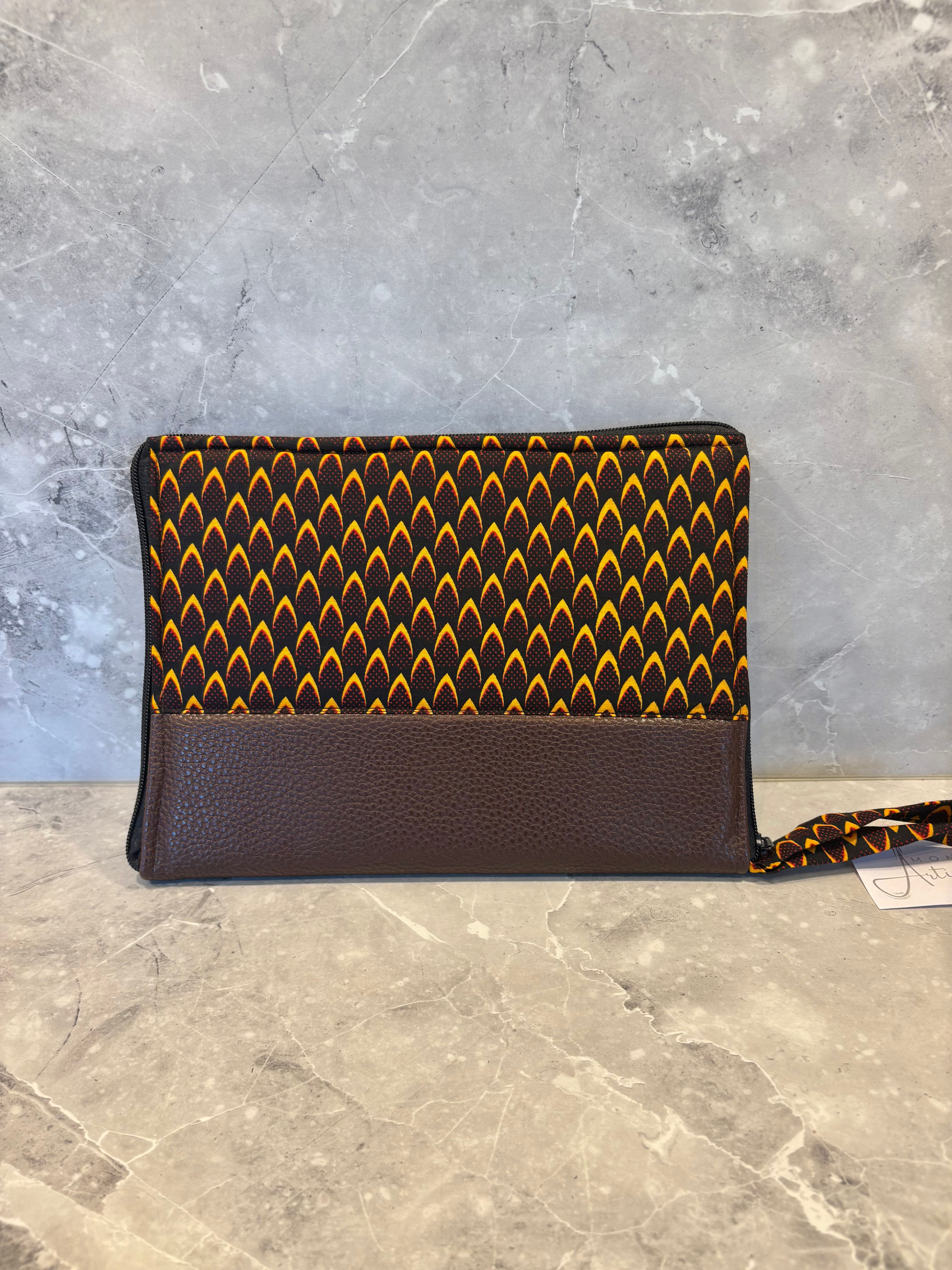 "Fadiouth" - Tablethoes (11 inch)