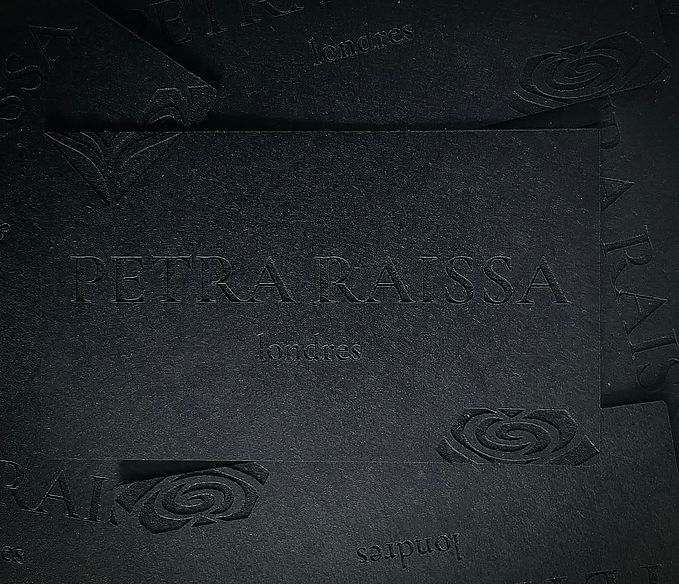Embossed black card with "PETRA RAISSA" and "Londres" in elegant text.