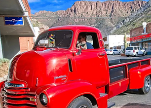 Fans of the Movie U-Turn Will Recognize This Arizona Town Immediately
