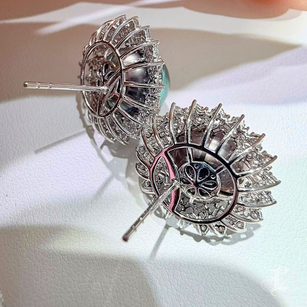 الصورة المصغرة: Crown Radiance — Aurora Tahitian Pearl Diamond Halo Earrings