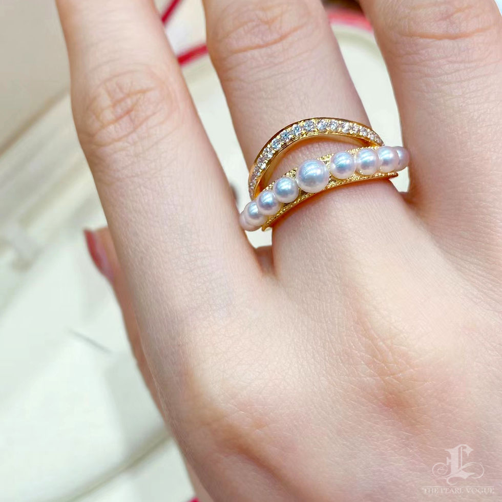 Miniaturbild: Sculpted Geometry — Aurora Duet Baby Akoya Pearl & Diamond Ring