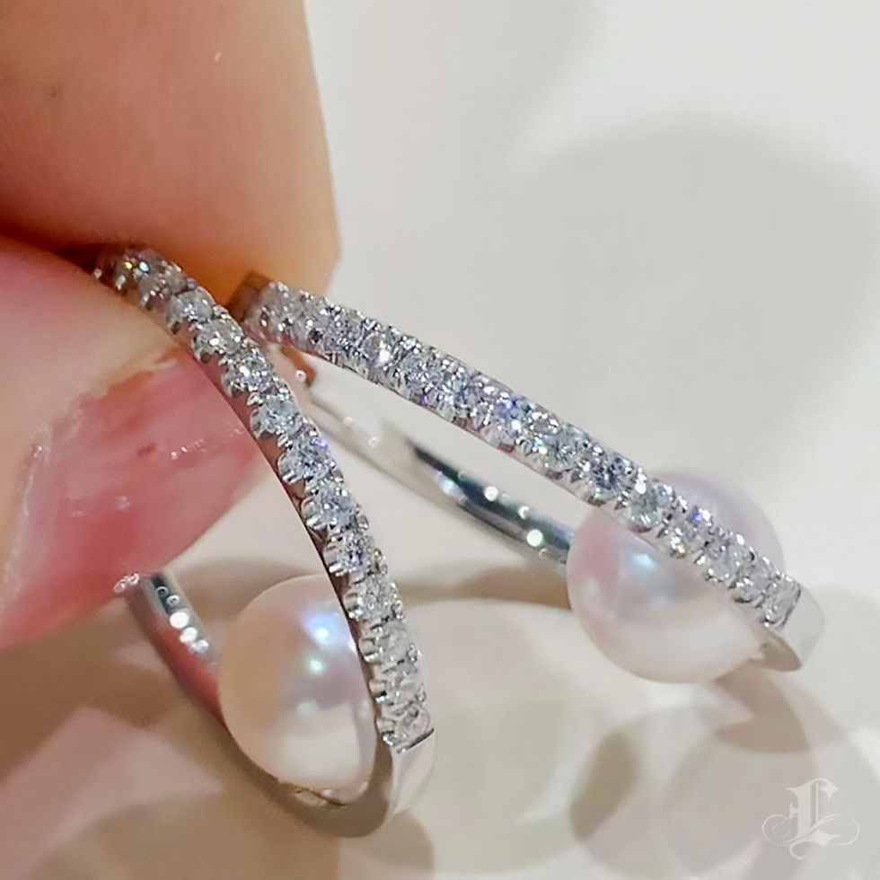 Miniaturbild: Sculpted Geometry — Diamond Arc Aurora Akoya Pearl Everyday Hoop Earrings