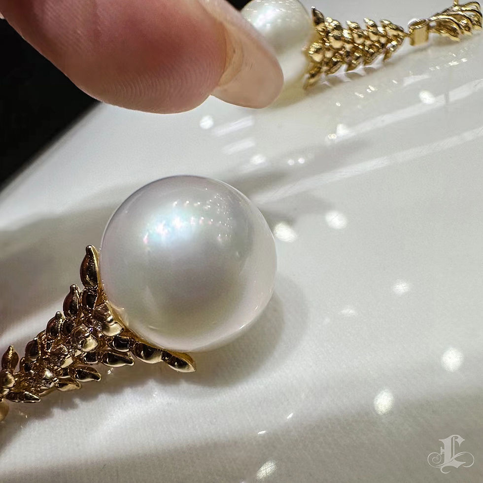 Miniaturbild: Crown Radiance — Golden Cascade Aurora South Sea Pearl Diamond Earrings