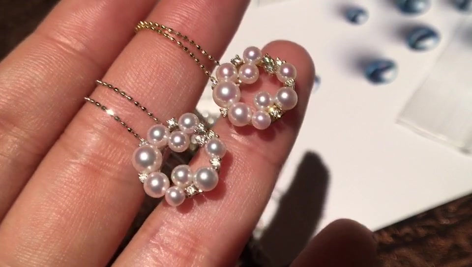 Miniaturbild: Vine Symphony — Eternal Halo Diamond & AAA Baby Akoya Pearl Pendant