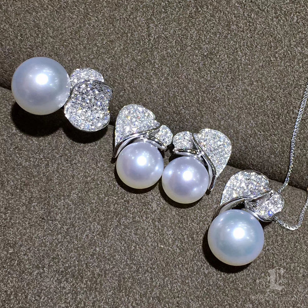 Miniaturbild: Lustre Arc — Heart-Line Diamond White South Sea Pearl Pendant