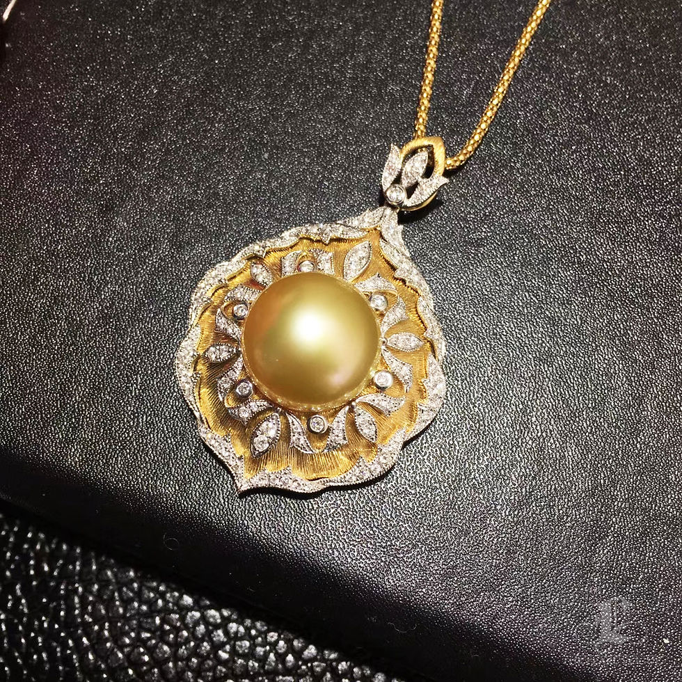 الصورة المصغرة: Crown Radiance — Golden South Sea Pearl Diamond Regal Pendant
