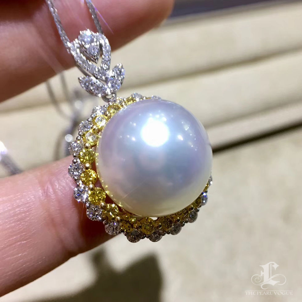 サムネイル： Crown Radiance — Royal Halo Diamond White South Sea Pearl Pendant