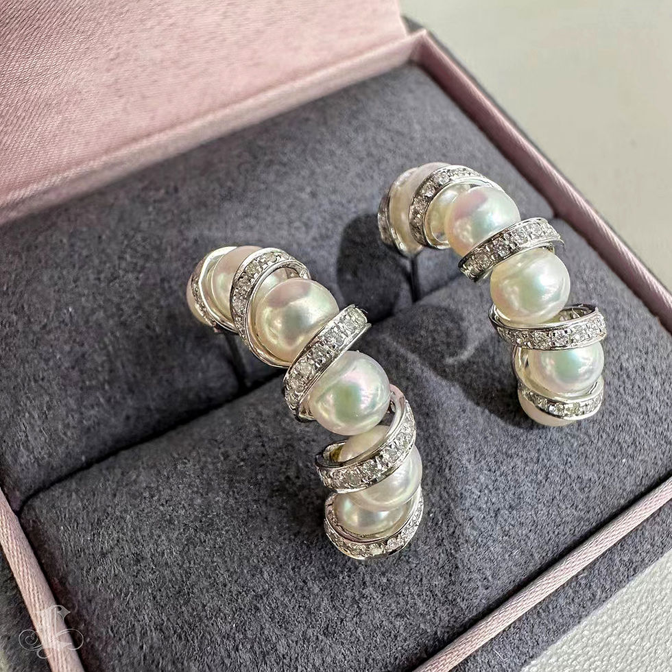 Miniaturbild: Lustre Arc — Baby Akoya Pearl & Diamond Spiral Hoop Earrings
