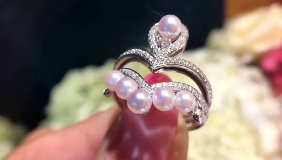 Miniaturbild: Crown Radiance — Transformable Baby Akoya Pearl & Diamond Stackable Ring Set