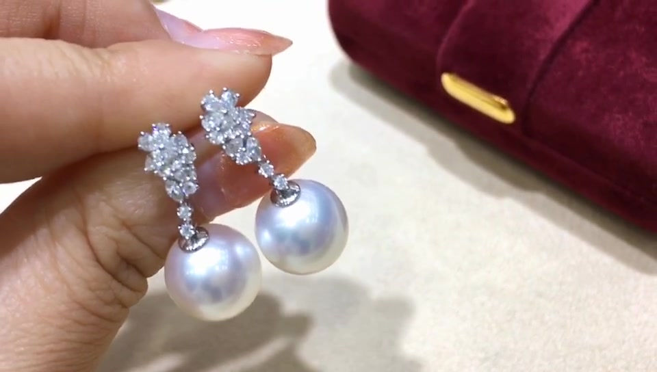 Прев'ю: Vine Symphony — Diamond Blossom Aurora South Sea Pearl Earrings