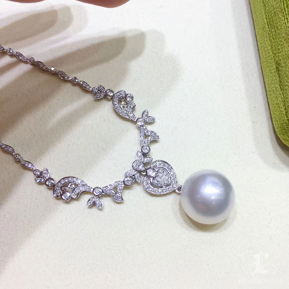 Miniatyrbild: Crown Radiance — White South Sea Pearl Diamond Pendant Necklace