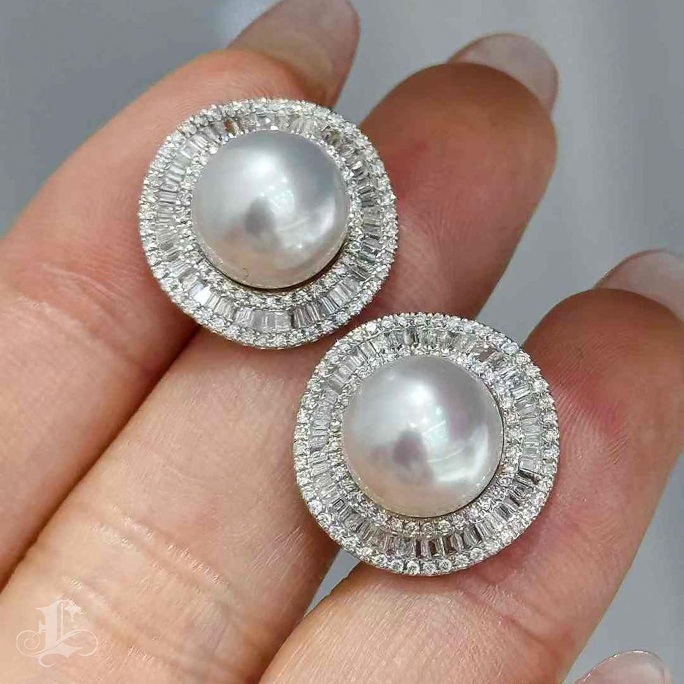 الصورة المصغرة: Crown Radiance — Radiant Halo Aurora South Sea Pearl Diamond Earrings