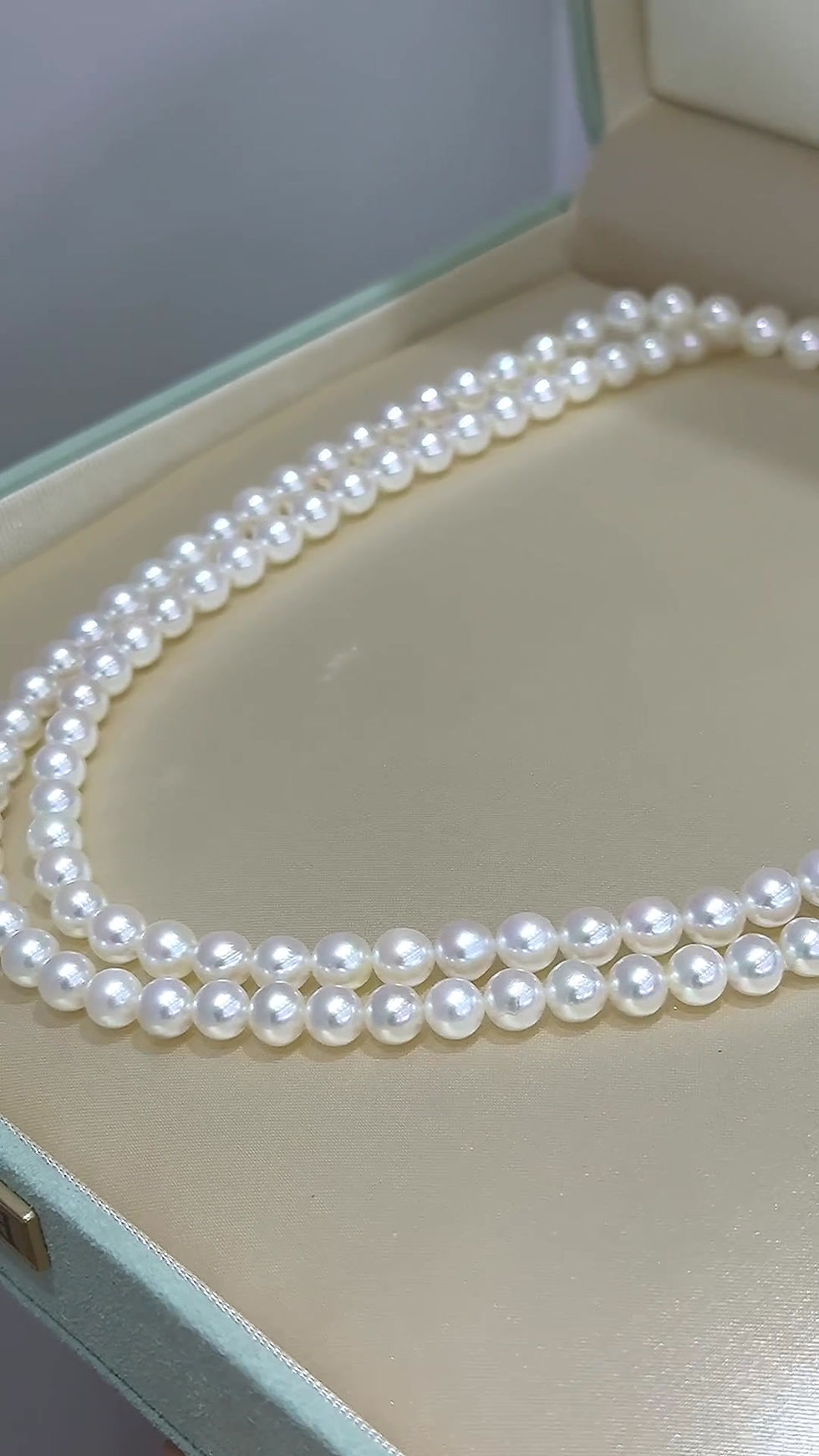 Miniaturbild: Crown Radiance — Diamond Bow Akoya Pearl Double Strand Necklace