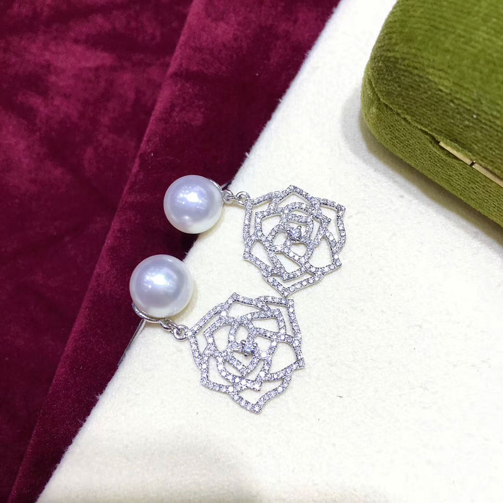 الصورة المصغرة: Vine Symphony — Diamond Bloom Aurora South Sea Pearl Earrings