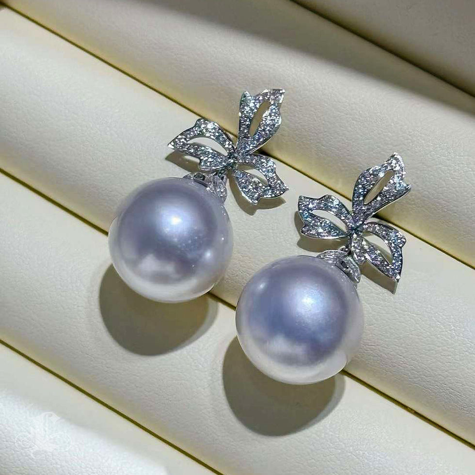 Miniatyrbild: Vine Symphony — Falling Maple Aurora 16mm South Sea Pearl & Diamond Earrings