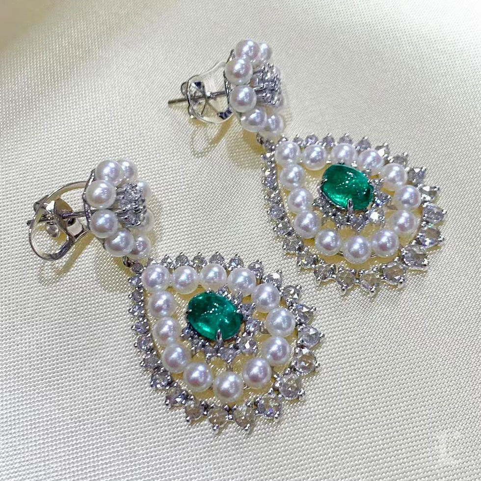 Miniaturbild: Crown Radiance — Emerald & Baby Akoya Pearl Teardrop Diamond Earrings