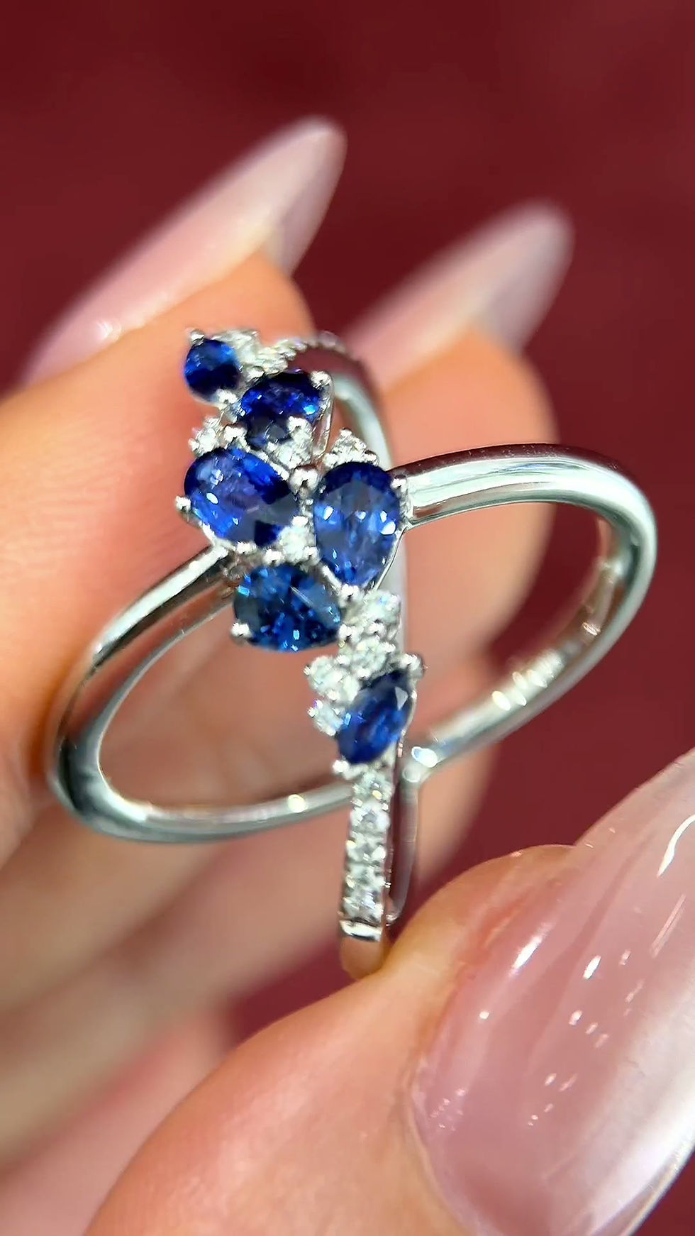 Miniatyrbild: Énigma — 1.19ct Royal Blue Sapphire X-Band Platinum Ring