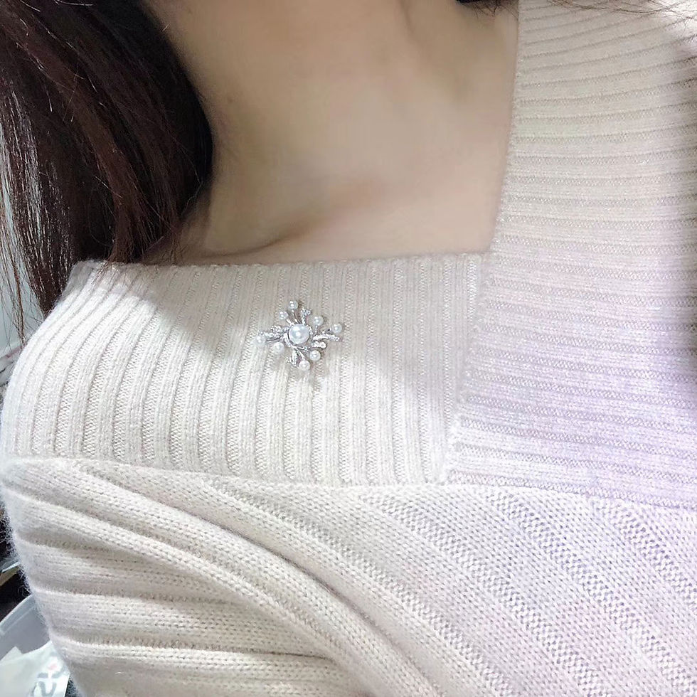 섬네일: Petite Signature — Radiant Bloom Convertible Akoya Pearl Diamond Brooch Pendant