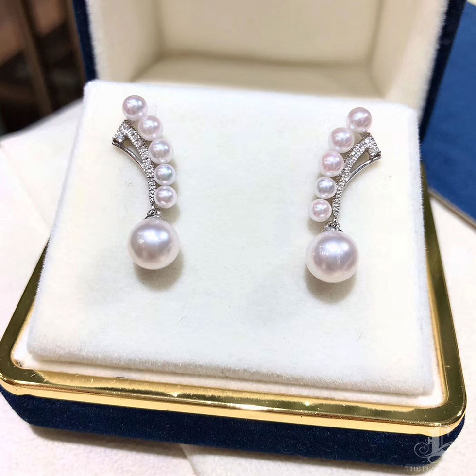 Thumbnail: Petite Signature — Aurora Akoya Pearl Diamond Curve Earrings