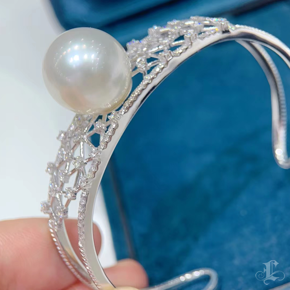 Miniature : Sculpted Geometry — Starlace Aurora South Sea Pearl & Diamond Open Cuff Bracelet