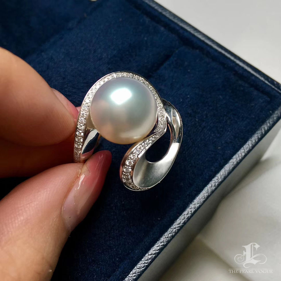 الصورة المصغرة: Lustre Arc — White South Sea Pearl Diamond Flow Ring