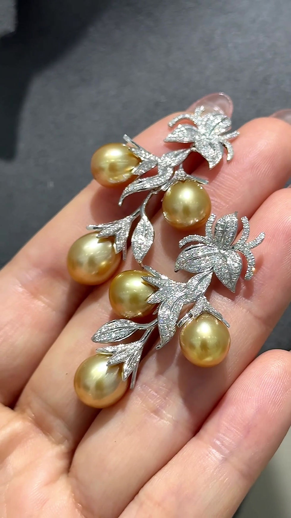 섬네일: Vine Symphony — Majestic Vine Golden South Sea Pearl & Diamond Earrings